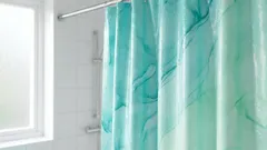 シャワーカーテンに別れを告げた：おしゃれな代替品は見た目も良く長持ちする