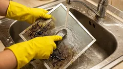 グリースが5分で消える：レンジフードを掃除する最も簡単な方法が見つかりました